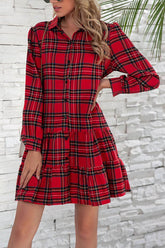 Vestido sencillo de manga larga con camisa a cuadros